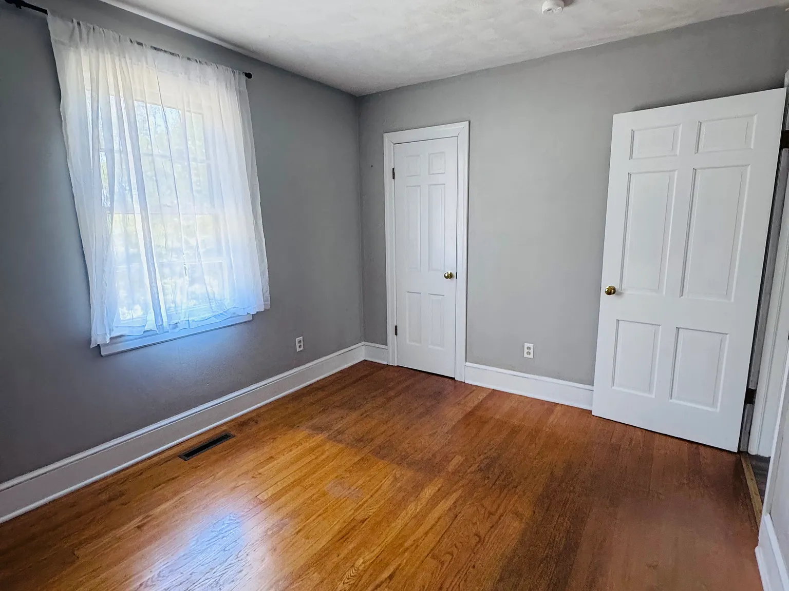 3 bed, 1400 sqft, $1,500 — Photo 2