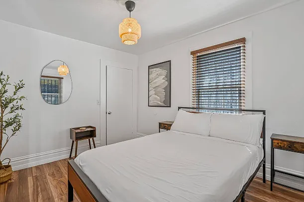 1723 Julian Ave — Photo 5