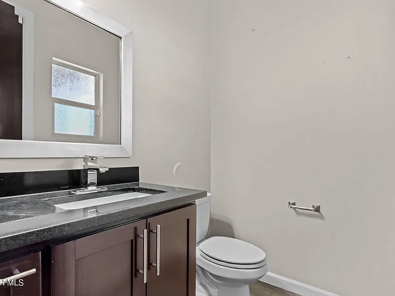 400 Royal Crown Rd — Photo 37