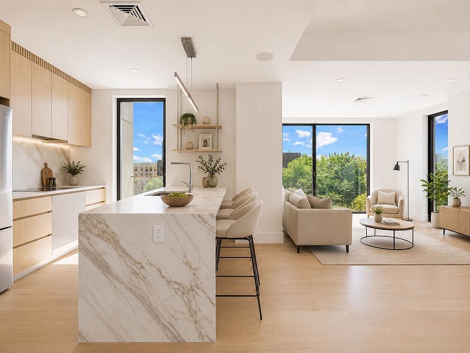 1st image of 960 Franklin Ave #346