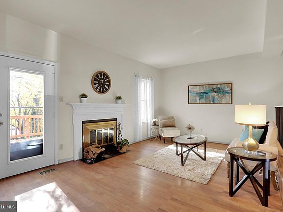 5th image of 27 Bourbon Ct