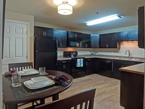 The Woodlands of Minnetonka Apartments, 10275 Greenbrier Rd #255109, Hopkins, MN 55305