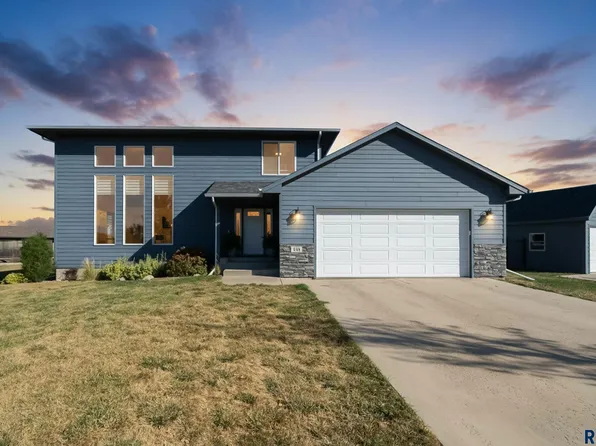 104 Tiger St, Harrisburg, SD 57032