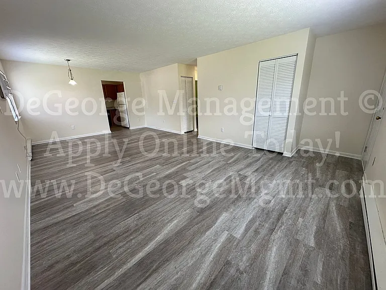 Parkway Apartments — Photo 26