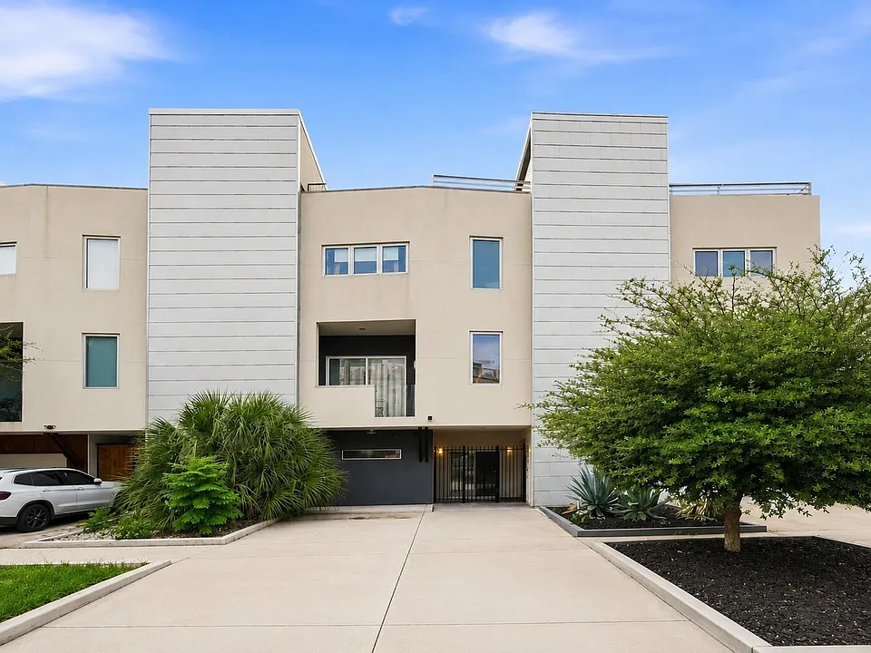 3904 Austin St