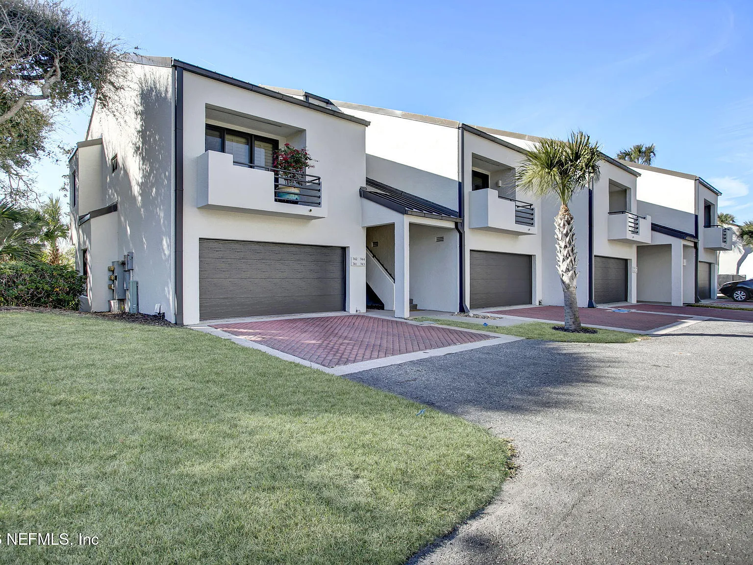 1 bed, 1.0 bath, 700 sqft, $3,500 — Photo 2