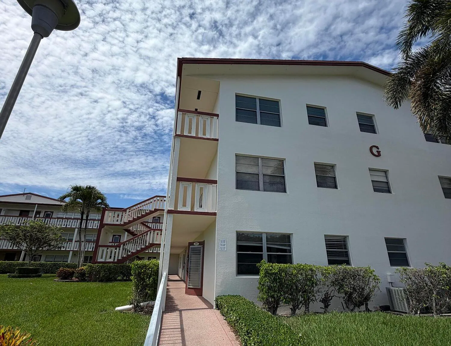 2 bed, 1.5 bath, 840 sqft, $1,900 — Photo 1