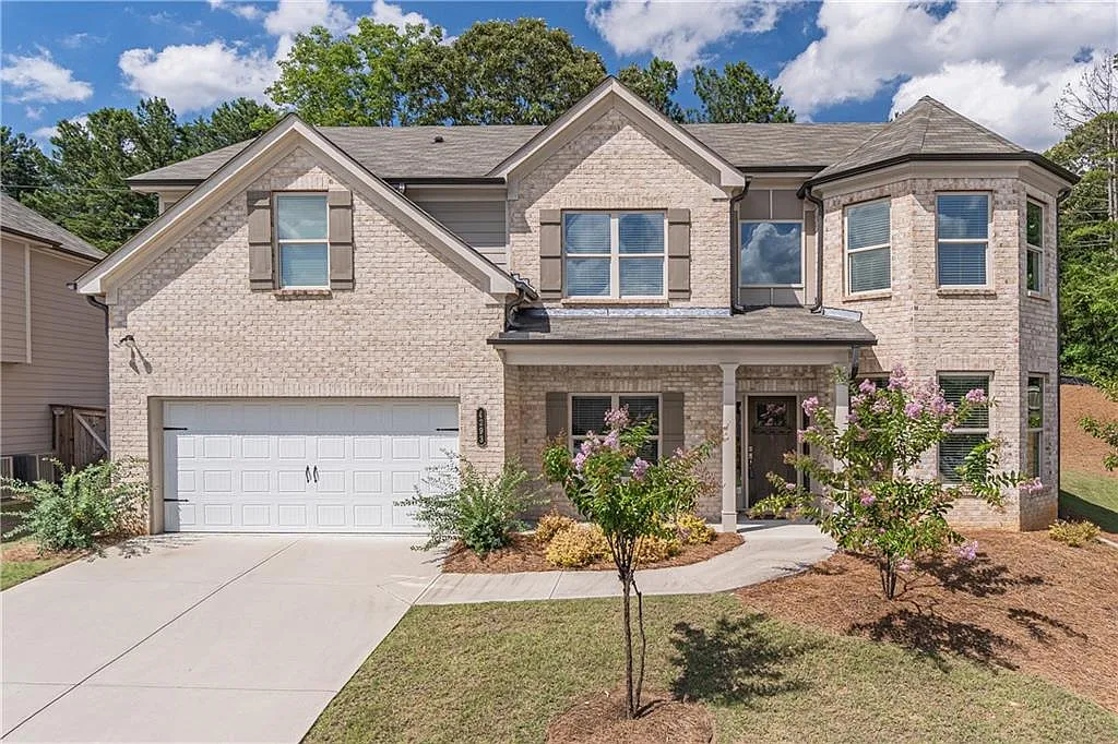 5 bed, 3.0 bath, 3249 sqft, $2,850 — Photo 1