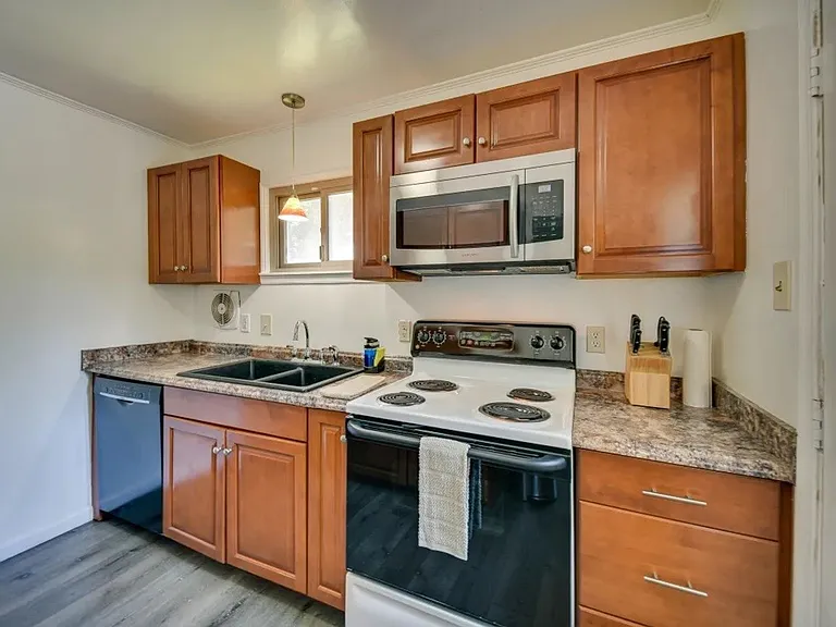 216 Matt Ln — Photo 10