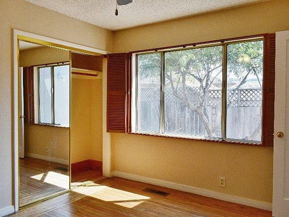 5th image of 1000 Grace St