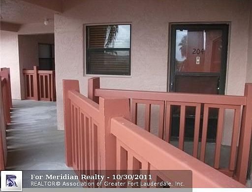 2nd image of 1021 Mockingbird Ln APT 204