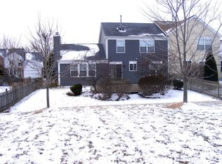 6029 Golfview Dr, Gurnee, IL 60031