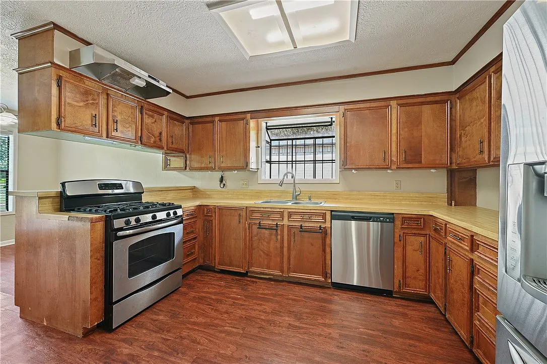 3 bed, 1921 sqft, $1,995 — Photo 4