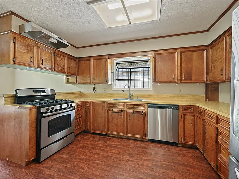 2505 Rustling Oaks Dr — Photo 4