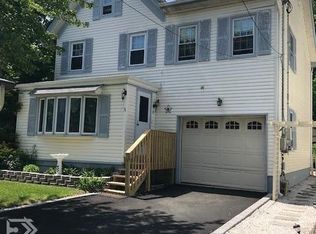 31 John St, Helmetta, NJ 08828