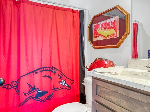 En-Suite Bathroom 2| 2 Bedroom 2.5 Bathroom Townhome| Cabernet