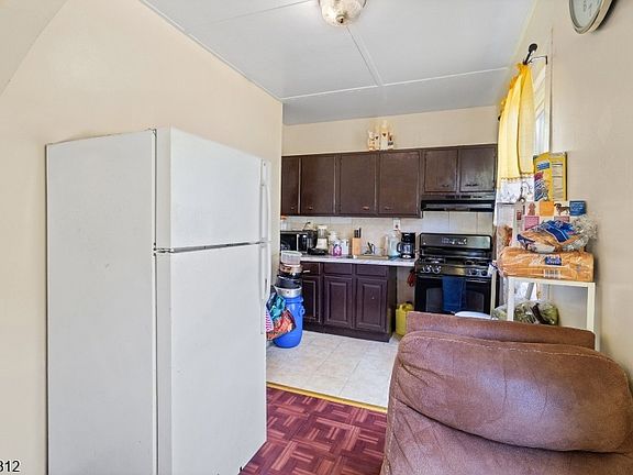 3rd image of 11 Mercer St
