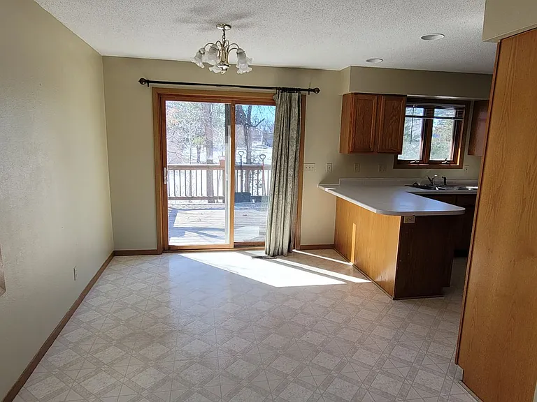 1013 Donald Ave SE — Photo 3