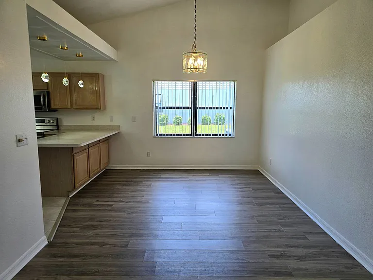 2511 N Orangewood St — Photo 7