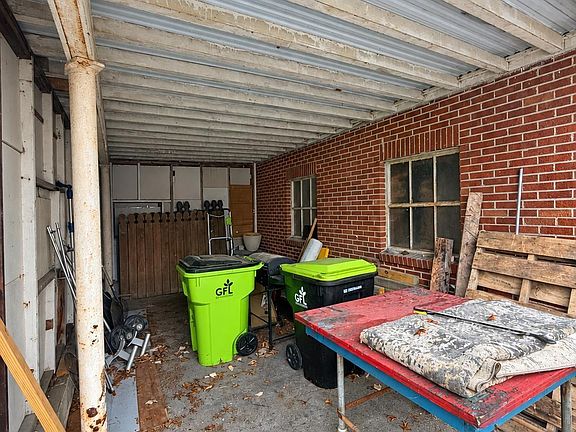 5th image of 2554 S Huron Rd