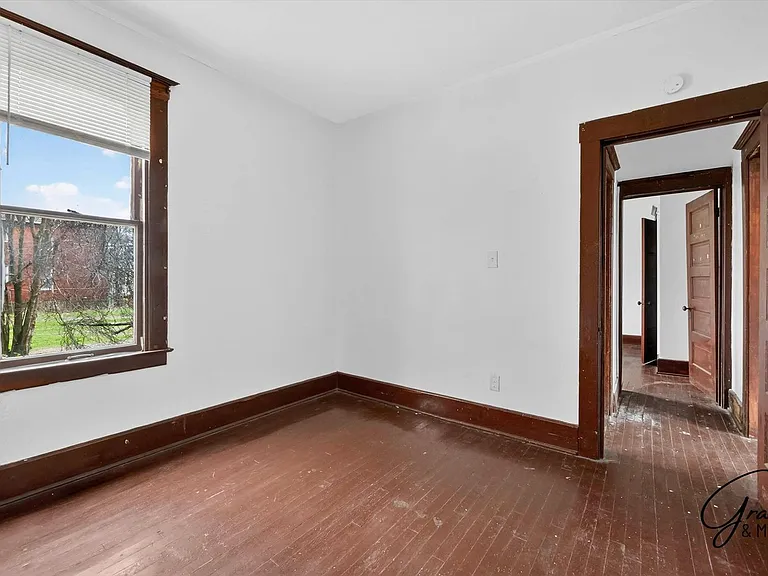 127 W Buena Vis — Photo 15