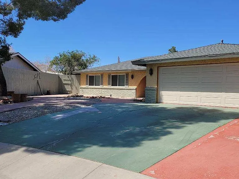 527 N El Prado Dr — Photo 3