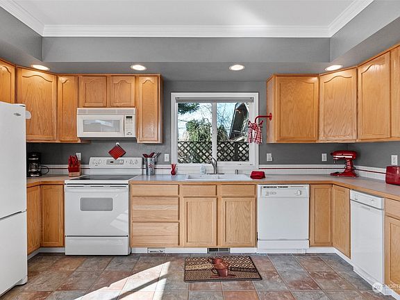 This sun filled kitchen will delight the chef!  Easy work space with lots of counters and cabinets.  >
