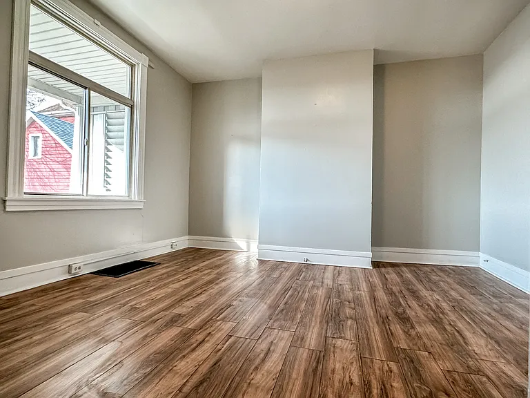 1409 Arlington Ave — Photo 4