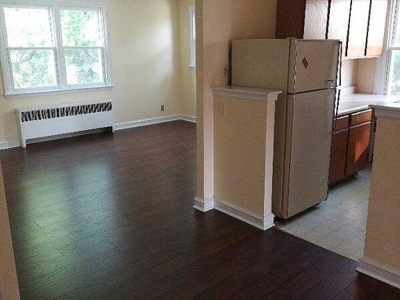3rd image of 1845 Oakmont St