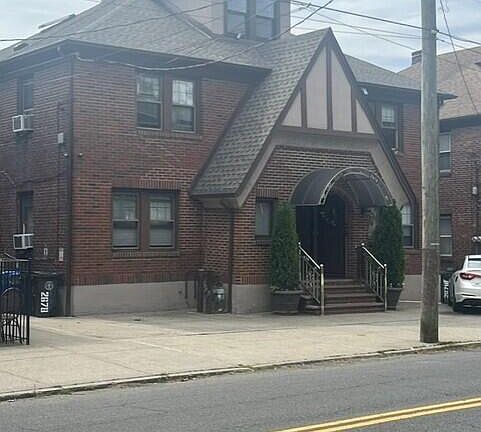 2nd image of 2682-2684 Amboy Rd
