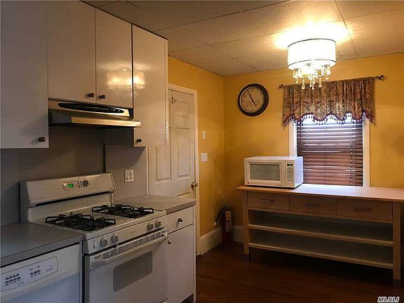 4th image of 15 Green St Floor 2