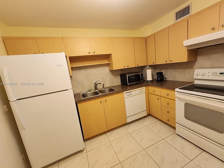 401 Golden Isles Dr #1114 — Photo 22
