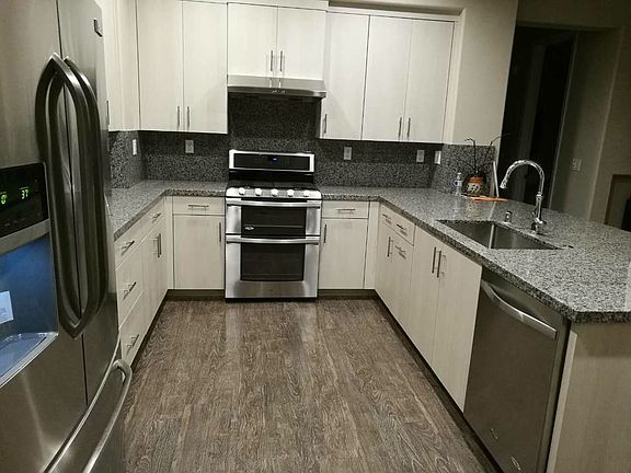 5th image of 906 Holly Pl