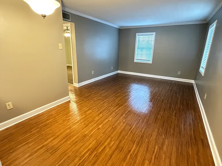 1300 Cardinal Dr #G — Photo 2