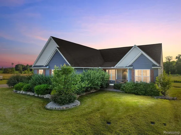 10442 S Cork Rd, Morrice, MI 48857