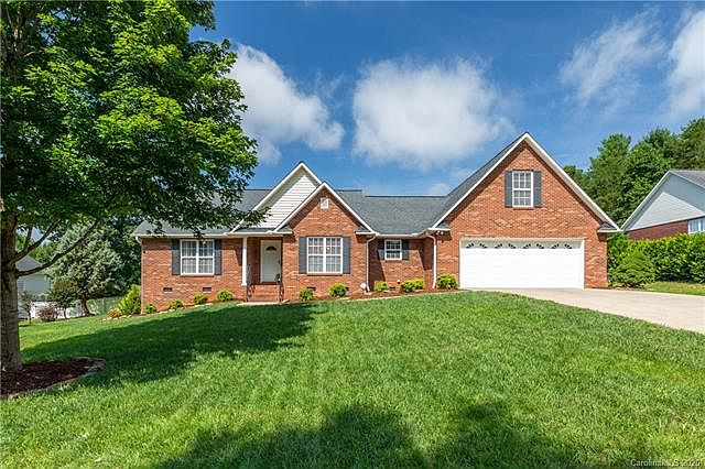 1st image of 107 Clearwater Dr