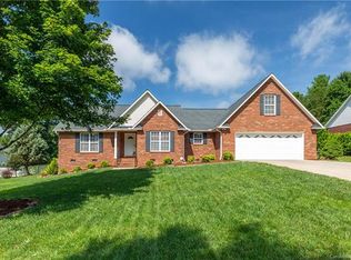 107 Clearwater Dr, Morganton, NC 28655