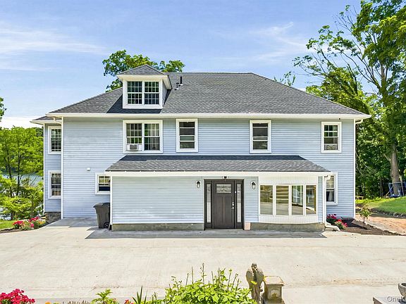 4th image of 556 Lakes Road