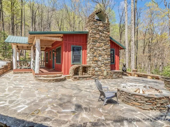 1160 Tanglewood Ln, Saluda, NC 28773