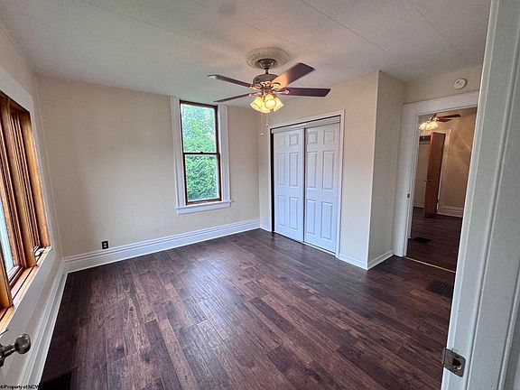 4th image of 542 Market St