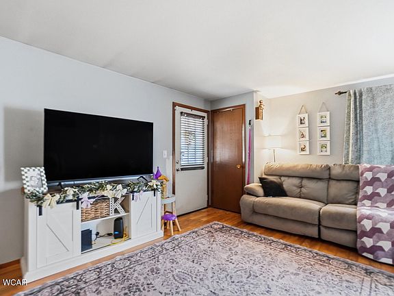 5th image of 3774 Mount Vernon Pl APT C
