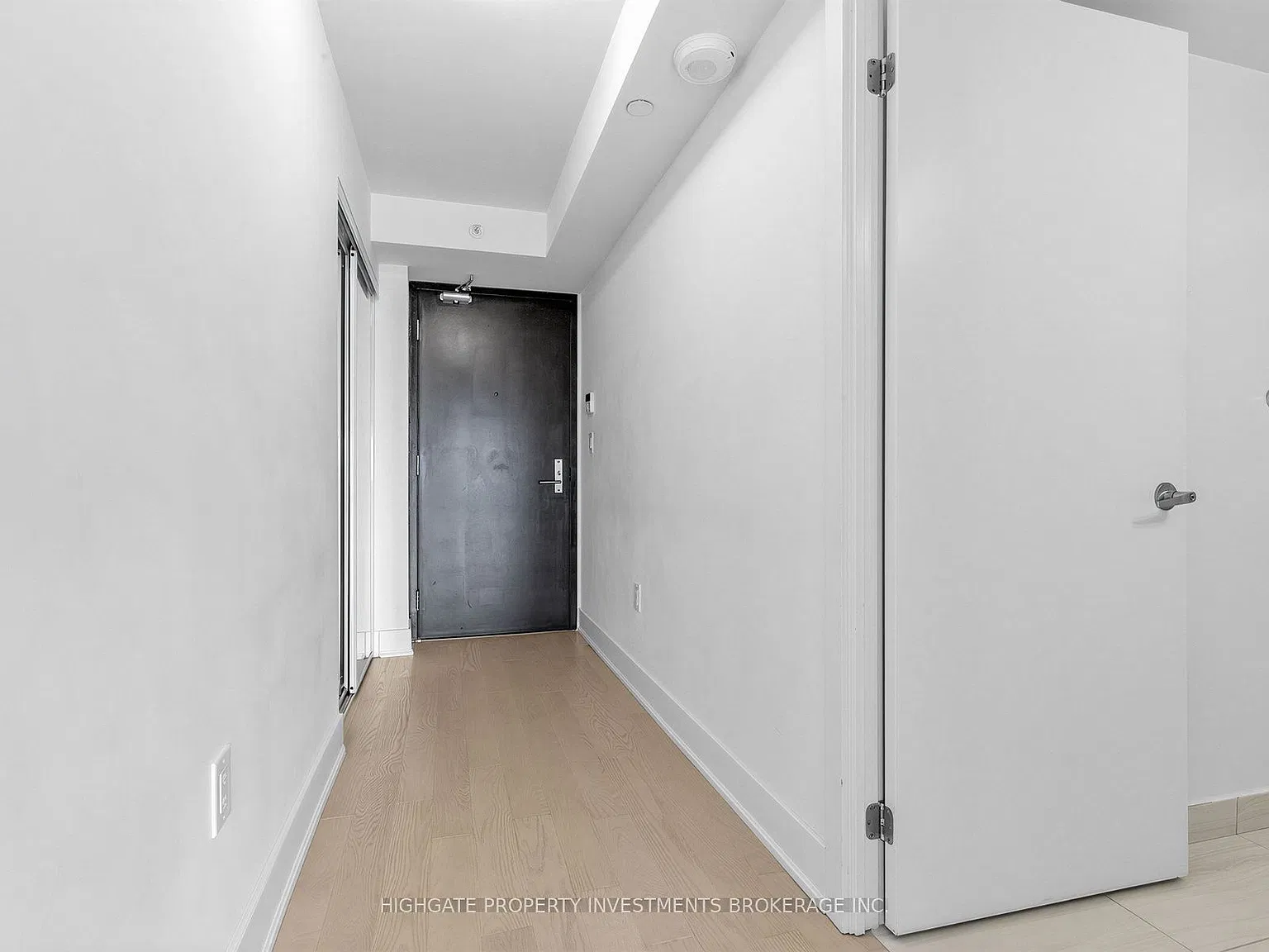 Studio, $2,100 — Photo 2