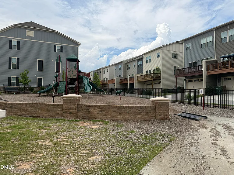 946 Channing Park Cir — Photo 37