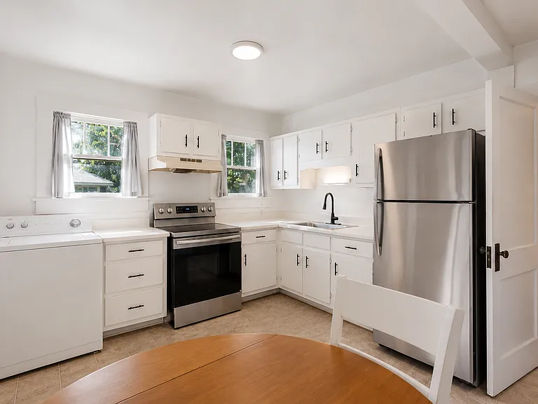 1003 Center St NW #B — Photo 9
