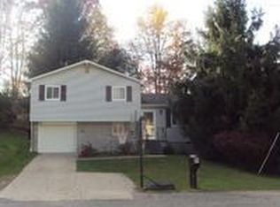 158 Hunter Ridge Rd, Mount Hope, WV 25880