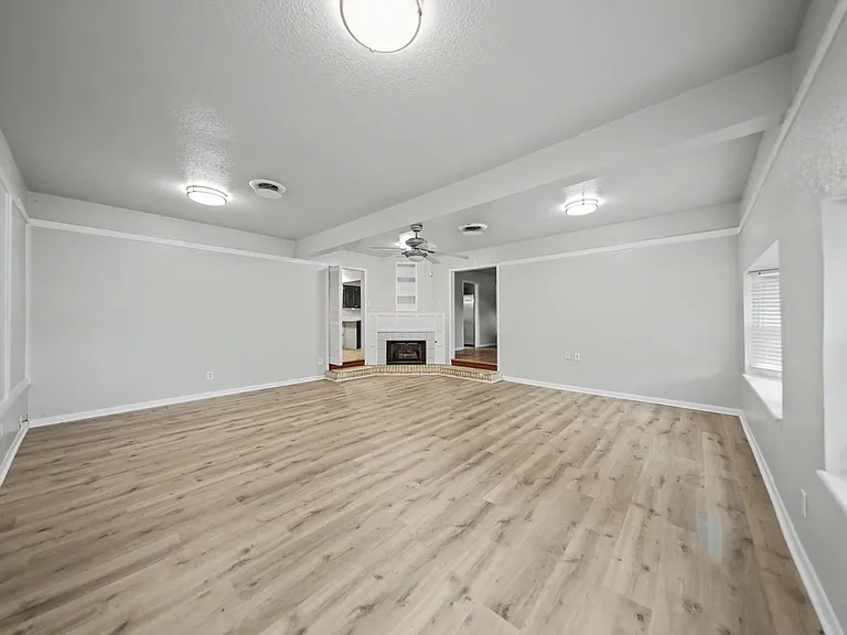 307 Oak St — Photo 9
