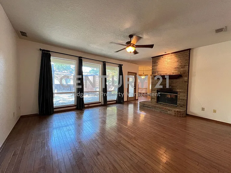 3316 Camden Dr — Photo 4