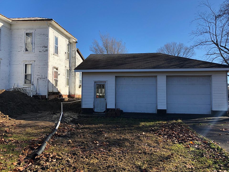 2nd image of 1127 Railroad St