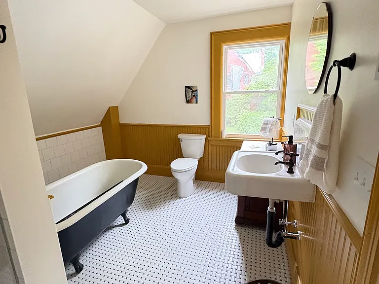138 Walker St — Photo 13