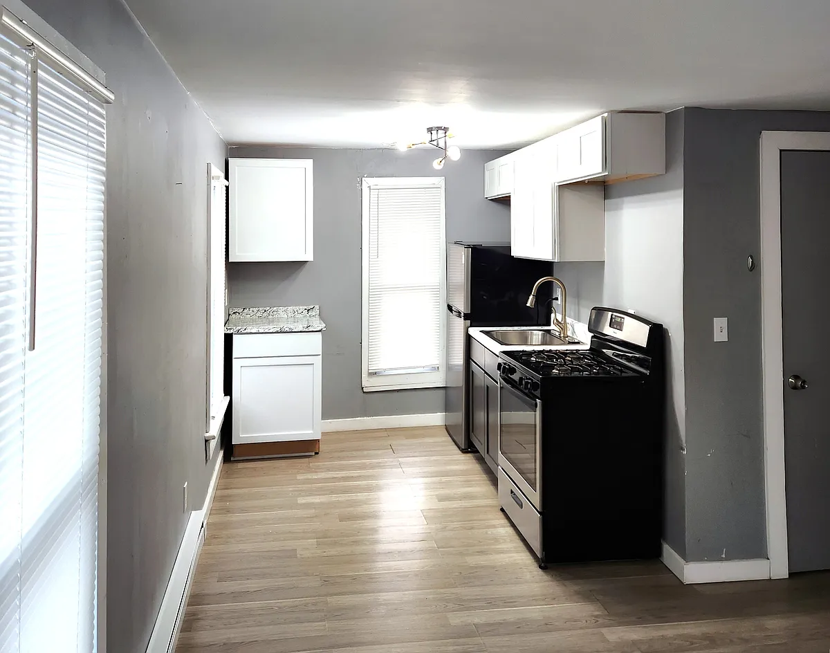 Building Photo - 31 Lake Ave #2L